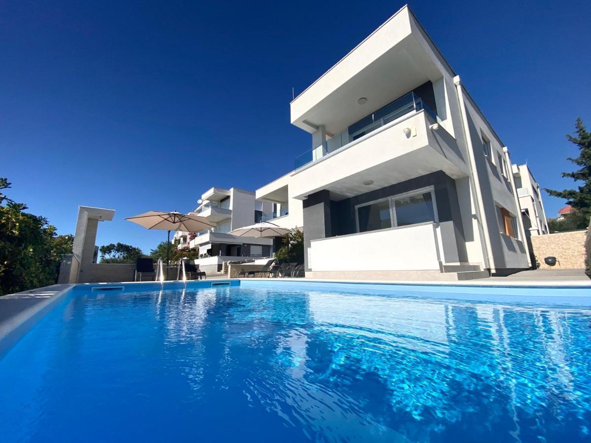 Fantasy Pool Villa Новаля Екстериор снимка