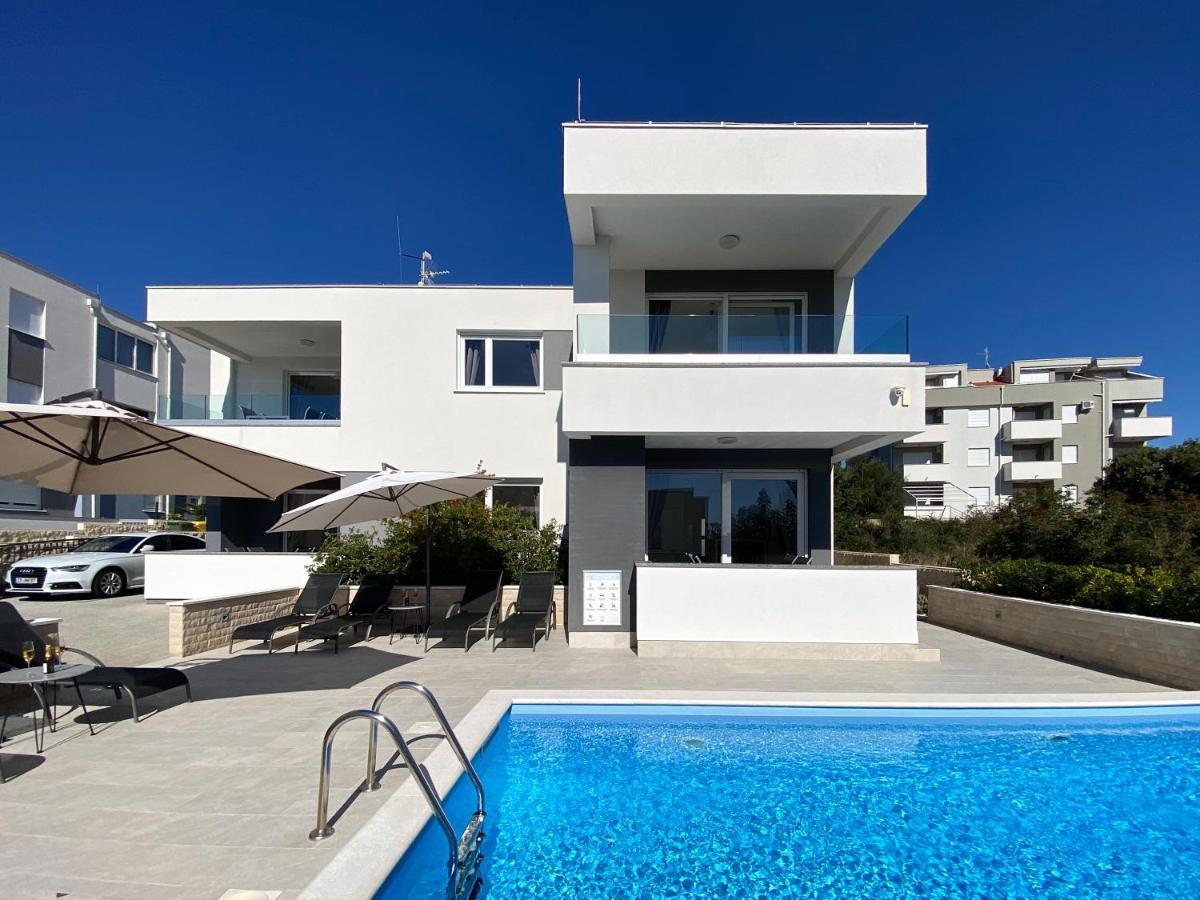 Fantasy Pool Villa Новаля Екстериор снимка