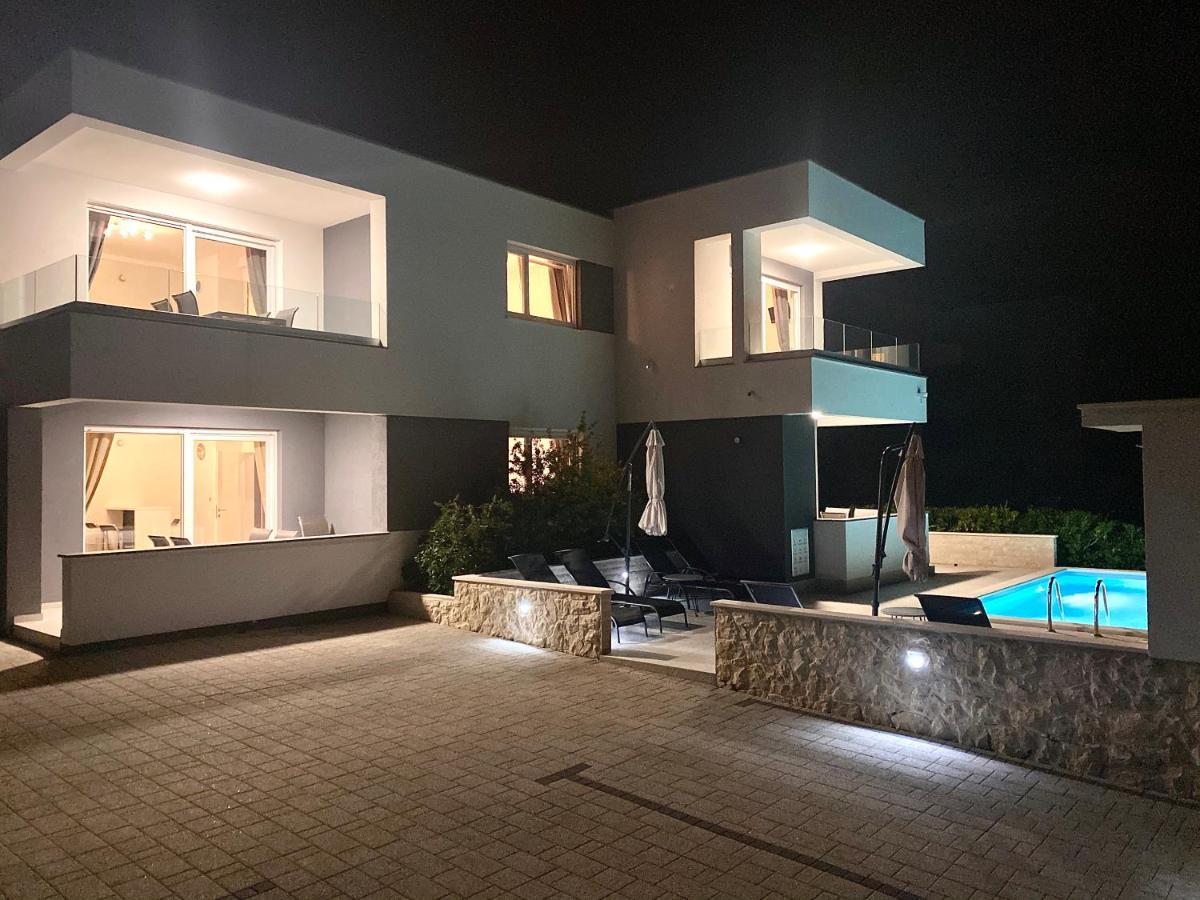 Fantasy Pool Villa Новаля Екстериор снимка