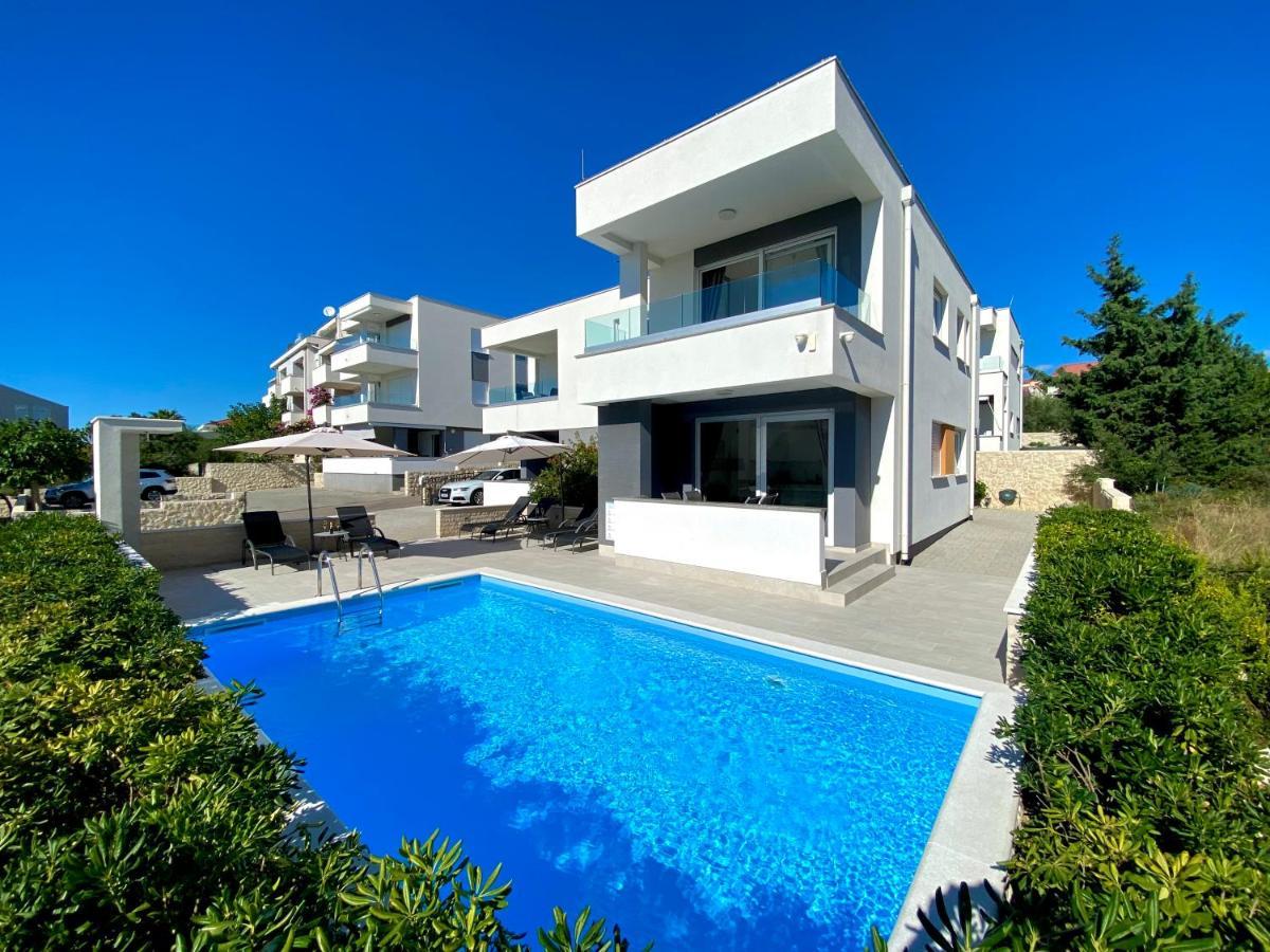 Fantasy Pool Villa Новаля Екстериор снимка